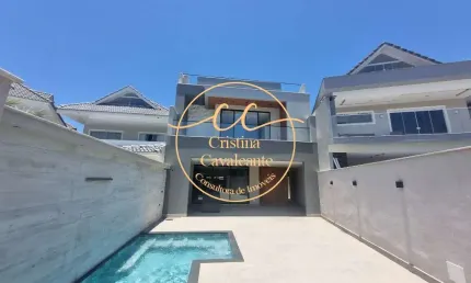 Casa contemporânea triplex à venda no recreio dos bandeirantes, rio de janeiro - 5 quartos, 4 suítes, 498m², 3 vagas de garagem, piscina no condomínio riviera del sol