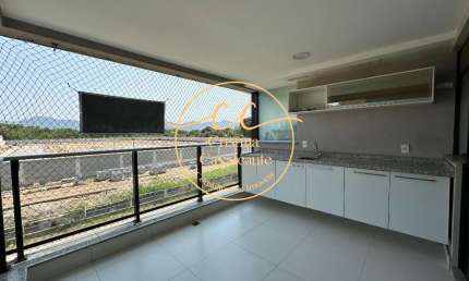 Apartamento à venda no Recreio dos Bandeirantes, Rio de Janeiro-RJ: 2 quartos, 1 suíte, 72m², varanda gourmet e vaga de garagem.
