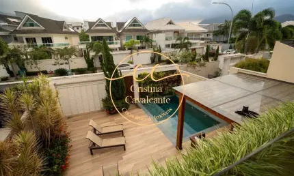 Casa Contemporânea triplex à venda no Riviera del Sol/Recreio RJ: 4 suítes, varanda gourmet, piscina. Confira!