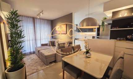 Apartamento à venda no Recreio dos Bandeirantes, Rio de Janeiro-RJ: 2 quartos, 1 suíte, 2 salas, 2 banheiros, 1 vaga!