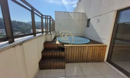 Pechincha/rj - cobertura de 3 quartos com 1 suíte, 2 salas, 3 banheiros e 1 vaga de garagem, 120m² de área. imperdível!
