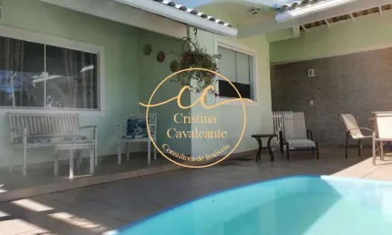 Imperdível! Casa em condomínio à venda em Jacarepaguá, Rio de Janeiro-RJ. 3 quartos, 1 suíte, 3 salas, 3 banheiros, 2 vagas, 174m². Venha conferir!