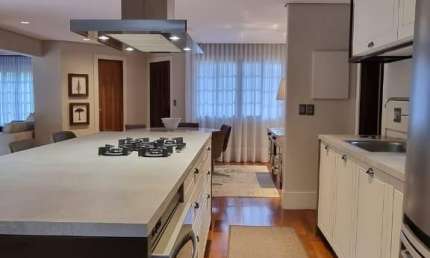 Casa térrea reformada em Santa Felicidade - Com um amplo quintal