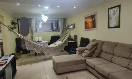 Casa no Bairro Portão com 3 quartos e Edícula e quintal com Pomar