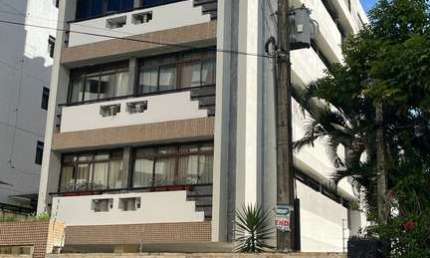 Oportunidade para quem quer morar bem! Alta metragem, próximo à praia!