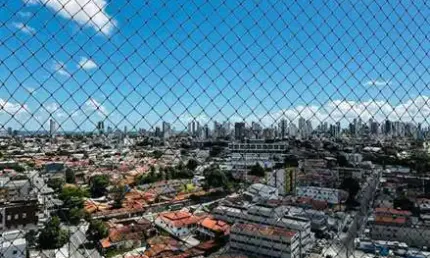 No bairro da Torre, com área de lazer completa e andar alto!!!!