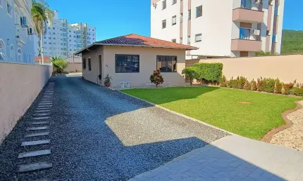 Terreno para Venda em Joinville, Saguaçu, 3 dormitórios, 1 suíte, 3 banheiros, 2 vagas