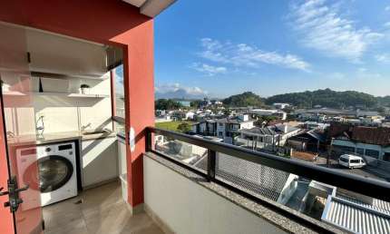 Apartamento à venda no bairro  Glória - Joinville - SC  1 Suíte com sacada; 1 dormitório com sacada; Sala de estar, jantar e cozinha integradas; Varan