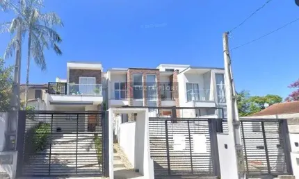 Sobrado  geminado novo à venda no bairro glória - joinville - sc 79 m² privativos, 02 suítes; 02 banheiros,  lavabo,  cozinha e copa integradas, lavan