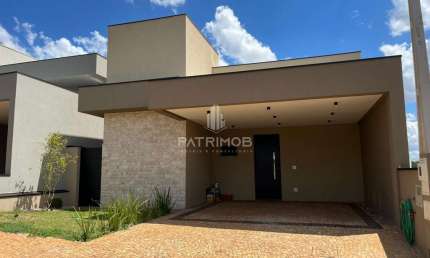 Casa 250m² c/ mobília + piscina - em Residencial Quinta da Mata 1