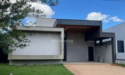 Casa térrea c/ 03 Suítes + piscina - em Portal da Mata