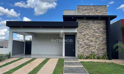 Casa térrea c/ 03 Suítes + piscina - em Residencial Portal da Mata
