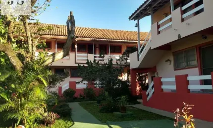 Apartamento a venda, com 01 dormitório grande; há 100 metros da Praia, Maranduba