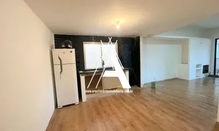 Cobertura a reformar em Agriões (próximo à Prefeitura), com 92m2.
