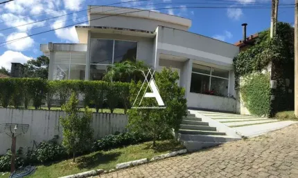 Casa com 4 Quartos, em condomínio fechado. Lazer completo e Portaria 24 horas.