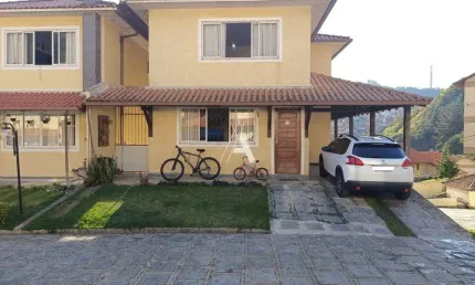 Linda Casa à Venda em Condomínio Fechado em Araras!!!