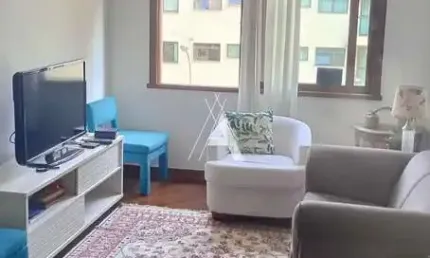 Apartamento de 1 Quarto(amplo), Elevador e Vaga Coberta. Localização Perfeita!