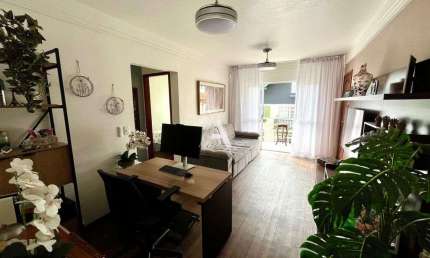 Ótimo Apartamento com 2 Quartos, Varanda, Garagem coberta. Próximo da Várzea.