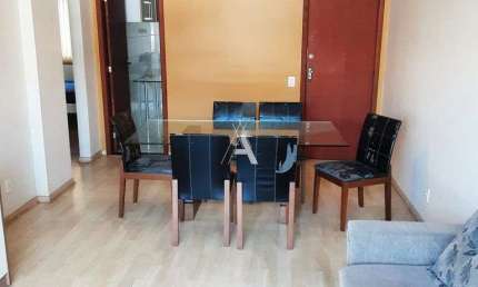 Apartamento de 2 Quartos com Suíte, Móveis Planejados e Dependência no Centro