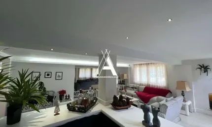 Linda casa com 5 quartos sendo 5 suítes. Exclusividade em condomínio.