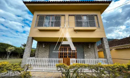Casa à Venda com 4 quartos no bairro do Alto, Teresópolis.
