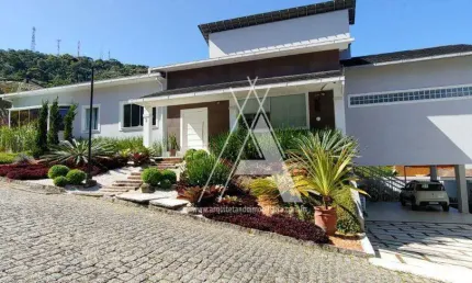 Casa à venda em Teresópolis em condomínio de alto padrão, no bairro Panorama