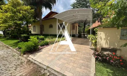 Casa no condomínio a Flor do Imbuí , com 05 quartos