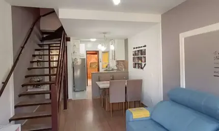 Casa Duplex em Condomínio Fechado e Lazer. 2 Quartos, 2 Banheiros e Área Gourmet