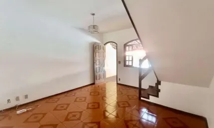 Casa 2 Quartos + Sótão Habitável, Varanda com vista. Condomínio Lazer Completo.
