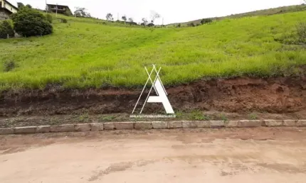 Ótimo Terreno de 730M², em condomínio cercado pela Natureza e qualidade de vida.