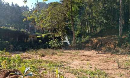 Terreno condomínio fechado, bairro nobre, próximo Granja Comary. Segurança 24h.