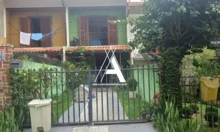 Charmosa casa 3 quartos em condomínio cercado pela natureza 15 minutos do centro