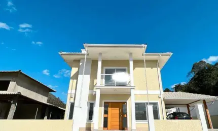 Linda casa a Venda, com 4 Quartos (1 Suíte), localizada dentro do Green Valley.