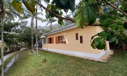 Casa à Venda com 2 quartos, 1 banheiro, 5 vagas e 100m² por R$ 690.000