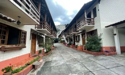 Casa em condomínio- 3 quartos-Bairro Araras-Teresópolis
