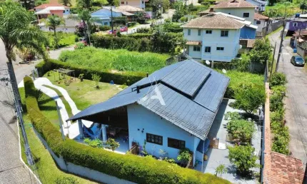 Casa linear com suíte master e lazer completo em condomínio