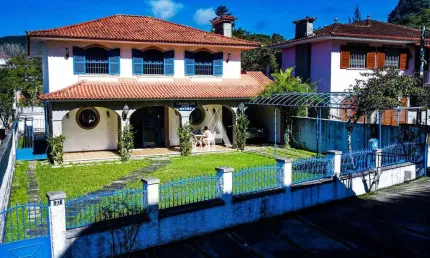 Casa de 4 quartos (2 suítes) próximo ao Clube Comary