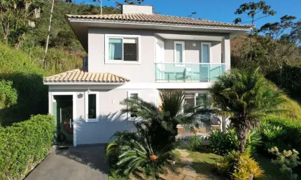 Casa moderna com 3 suítes e vista incrível na tijuca