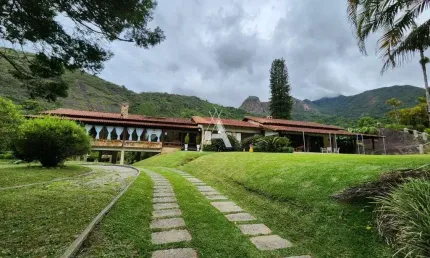 Encantadora Pousada à Venda na Cascata dos Amores – Teresópolis