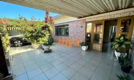 Casa com 3 dormitórios à venda, 250 m² por R$ 750.000,00 - Vila Voturuá - São Vicente/SP