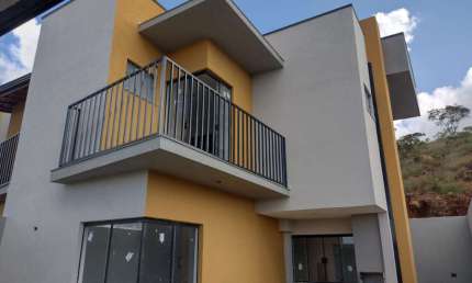 Casa com 2 quartos à venda no Jardim Bandeirantes, Poços de Caldas , 75 m2 por R$ 365.000