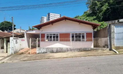 Casa com 2 quartos à venda no Jardim América, Poços de Caldas , 100 m2 por R$ 550.000