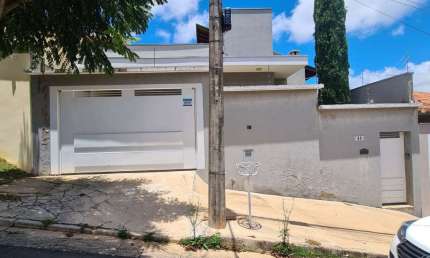 Casa com 3 quartos à venda no Jardim Carolina, Poços de Caldas , 160 m2 por R$ 850.000