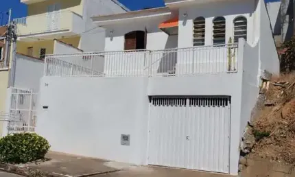 Casa com 3 quartos à venda no Jardim Vitória, Poços de Caldas , 162 m2 por R$ 450.000