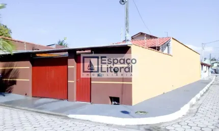 Linda casa com piscina, 3 suítes e varanda gourmet a venda!