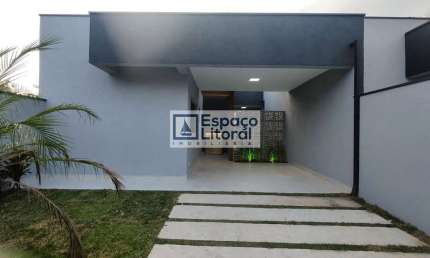 Linda casa térrea, moderna, com 2 suítes, churrasqueira, em bairro residencial a 5 minutos do centr