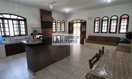 Linda casa mobiliada para venda ou locação com suíte e piscina, bairro Cidade Jardim, Caraguatatuba