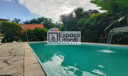 Linda casa com Piscina, Toda reformada, com Edícula e amplo quintal a venda na Massaguaçú, Caraguat
