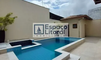 Lindíssima casa à venda, 03 dorm. sendo 01 suíte, piscina, bairro Indaiá, Caraguatatuba- SP.