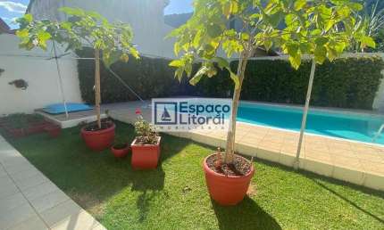 Casa com ótima localização com 3 dormitórios à venda, 266 m² por R$ 1.300.000 - Sumaré - Caraguatat